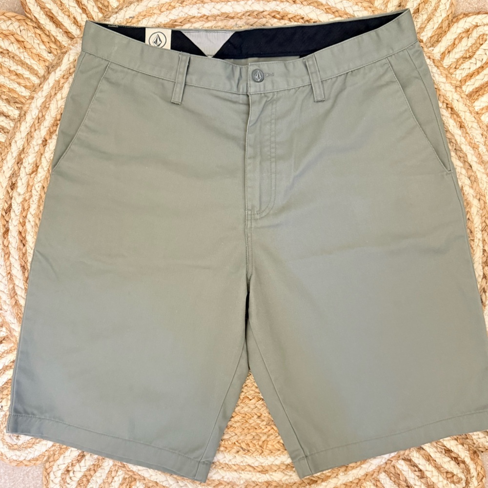 🌾 Volcom Green Flat‎ Front Shorts Casual Style